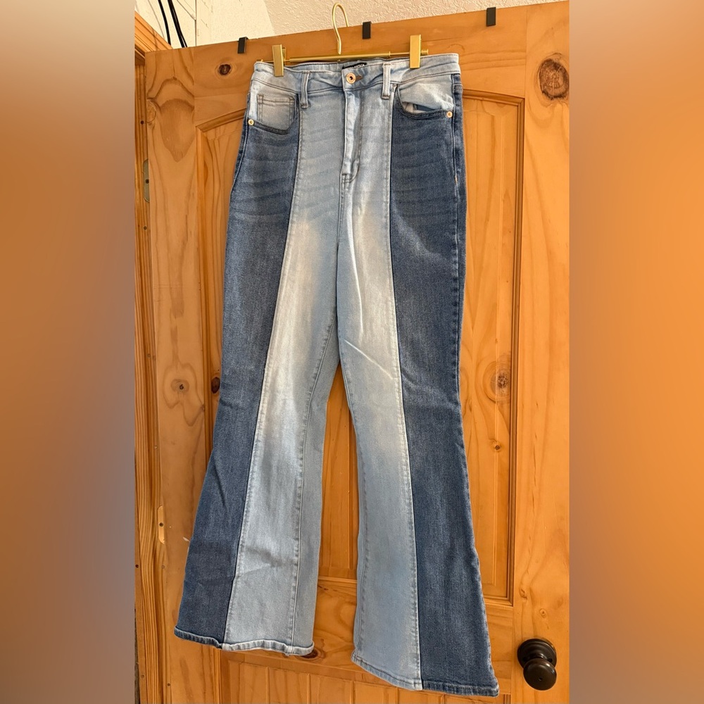 Trendy flare jeans!